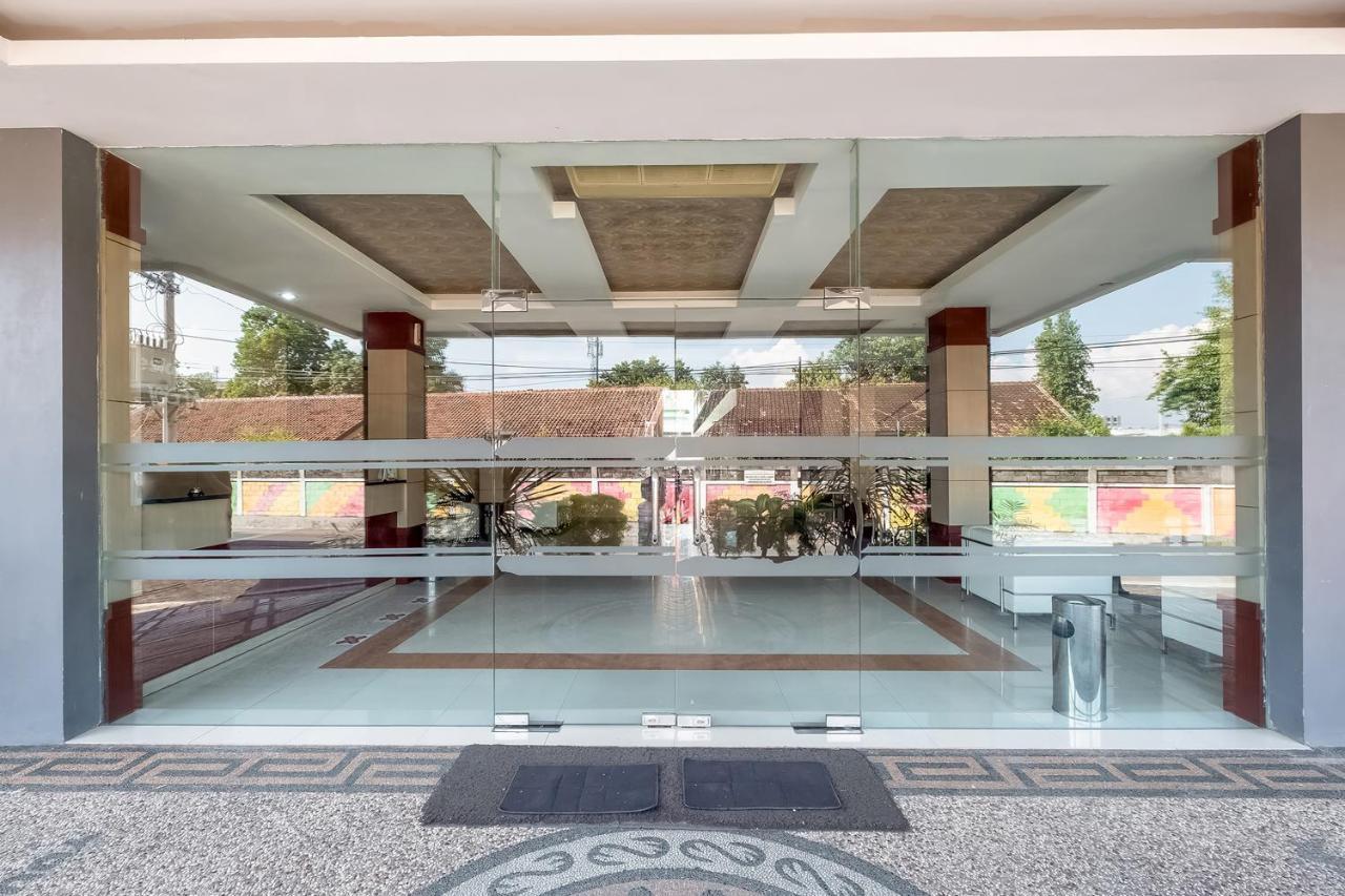 Oyo Flagship 3726 Tembok Batu Residence Tugu Dış mekan fotoğraf