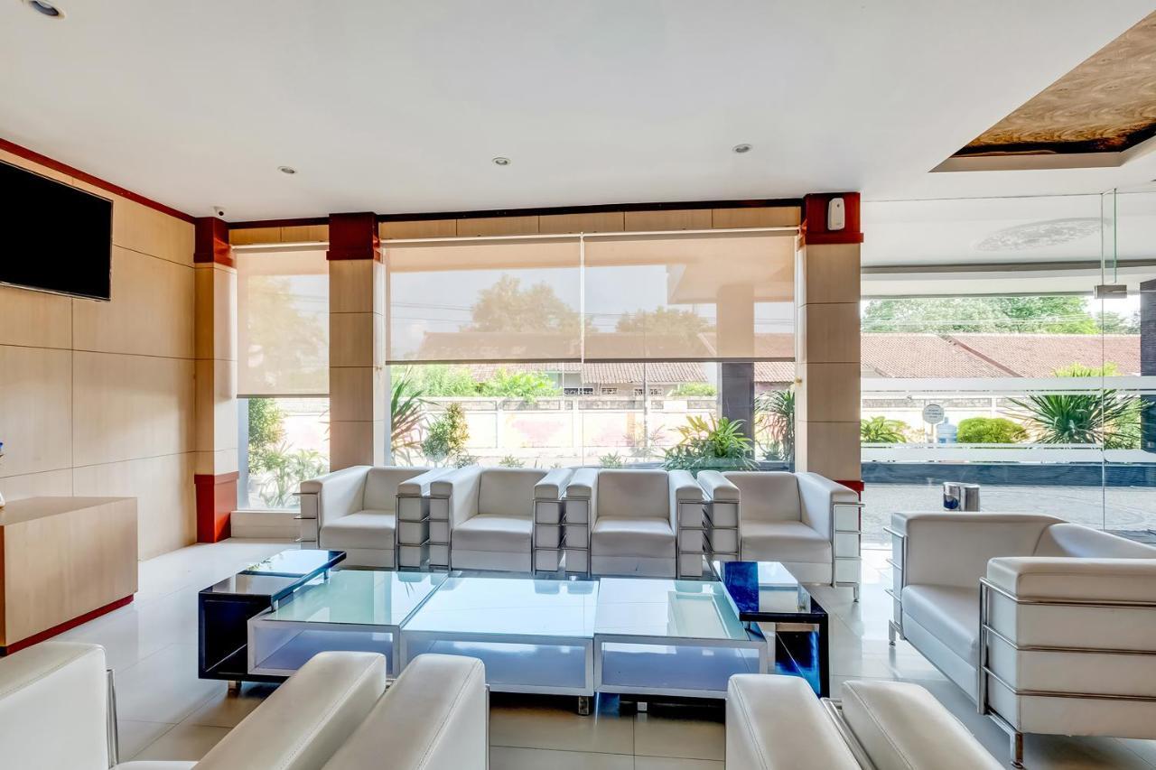Oyo Flagship 3726 Tembok Batu Residence Tugu Dış mekan fotoğraf