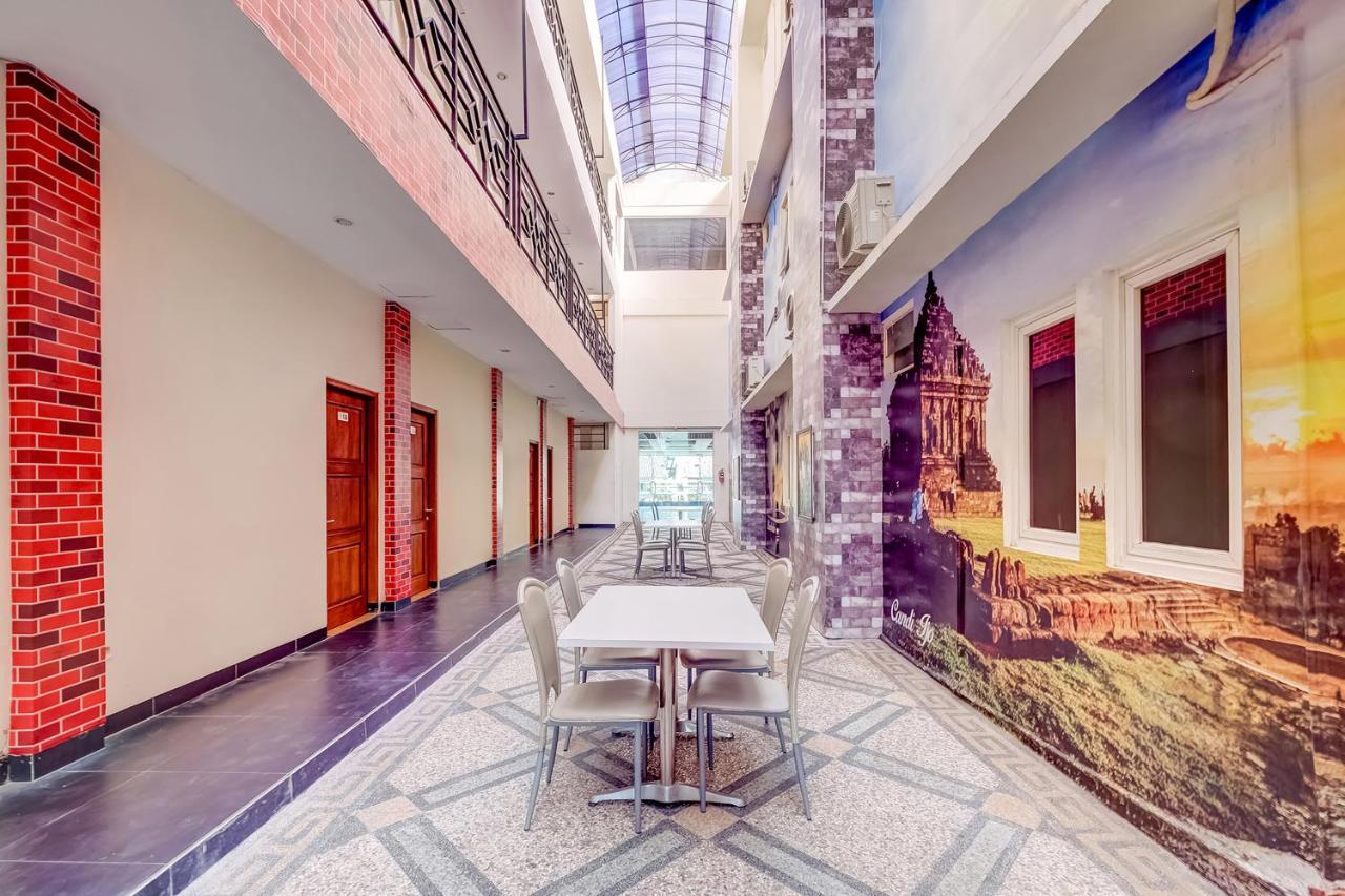 Oyo Flagship 3726 Tembok Batu Residence Tugu Dış mekan fotoğraf