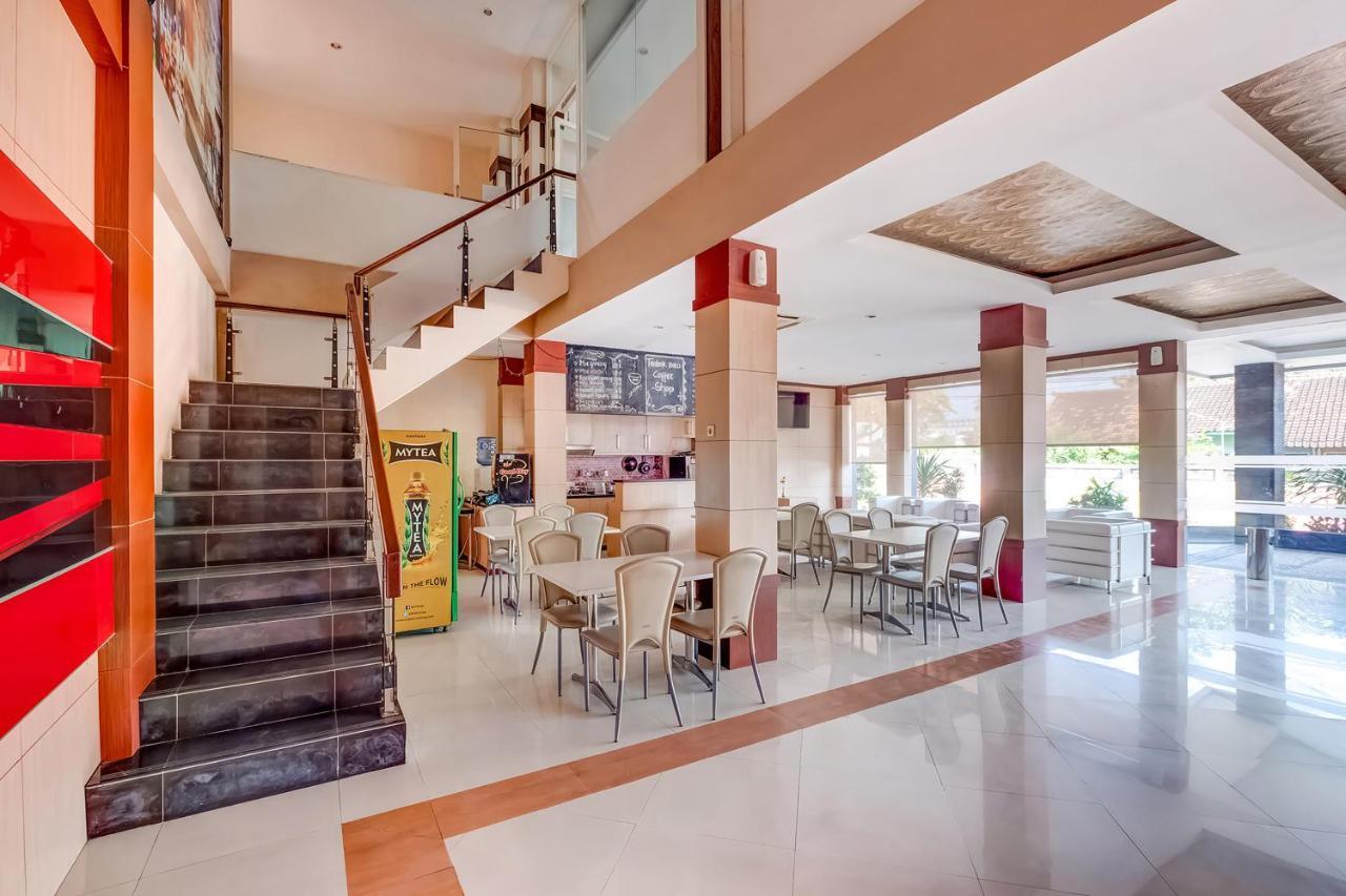 Oyo Flagship 3726 Tembok Batu Residence Tugu Dış mekan fotoğraf