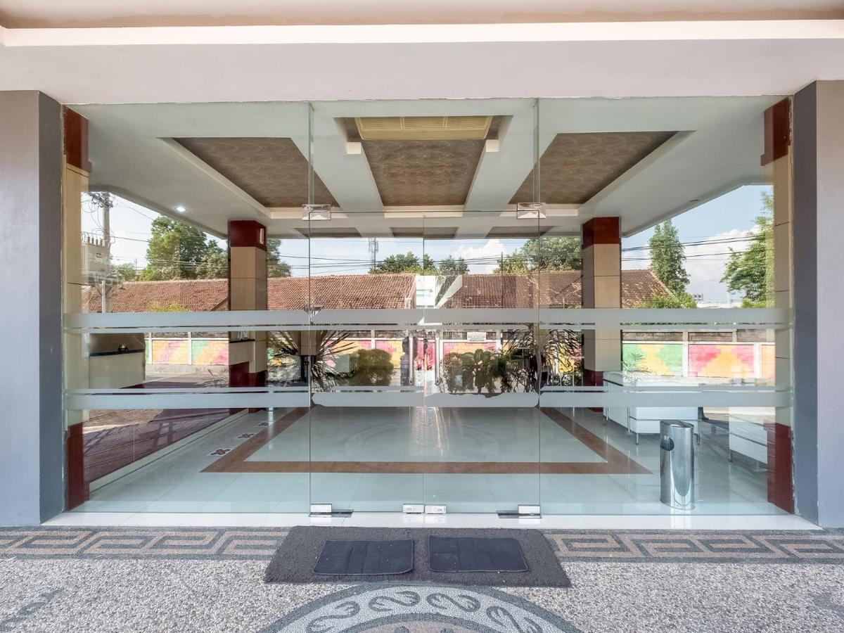 Oyo Flagship 3726 Tembok Batu Residence Tugu Dış mekan fotoğraf