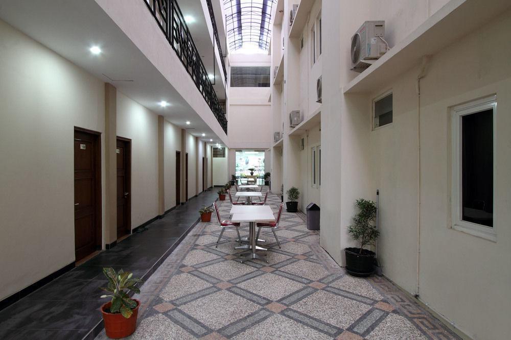 Oyo Flagship 3726 Tembok Batu Residence Tugu Dış mekan fotoğraf