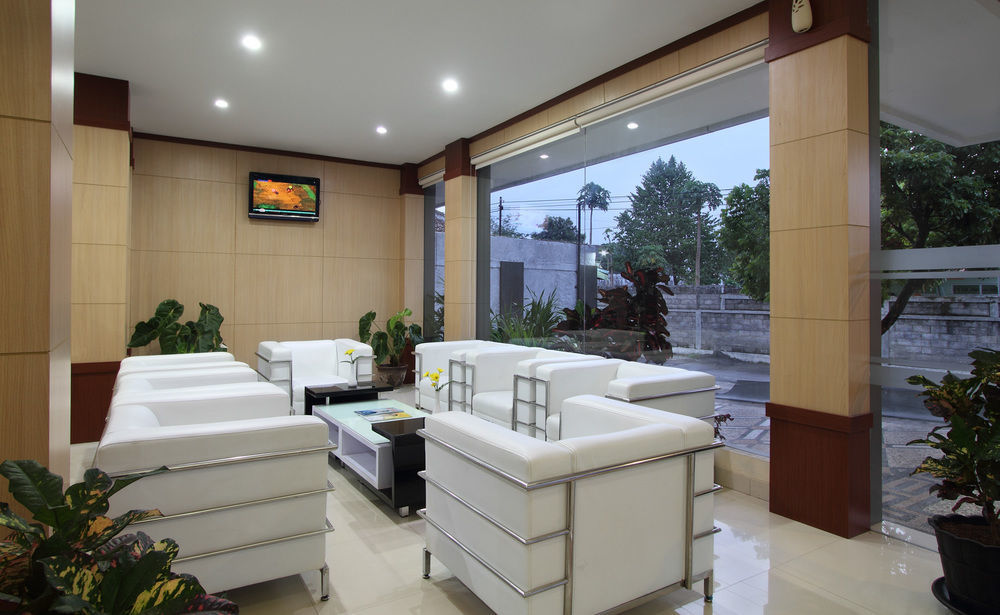 Oyo Flagship 3726 Tembok Batu Residence Tugu Dış mekan fotoğraf