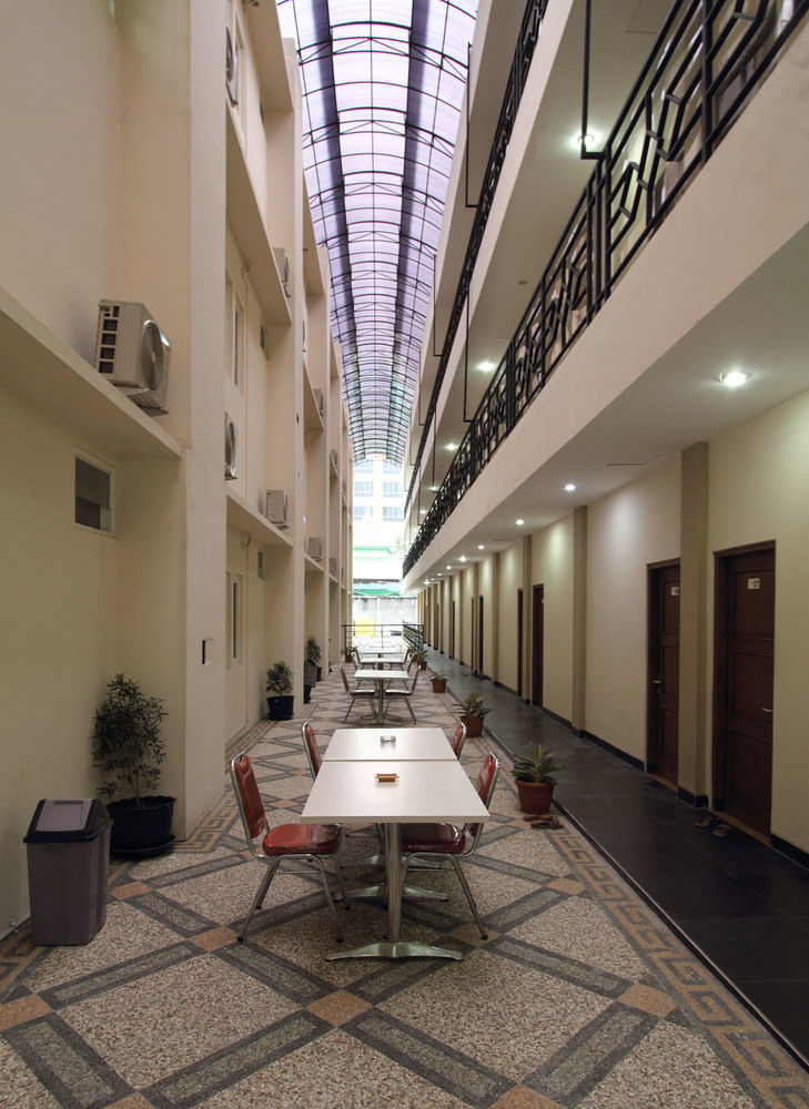 Oyo Flagship 3726 Tembok Batu Residence Tugu Dış mekan fotoğraf
